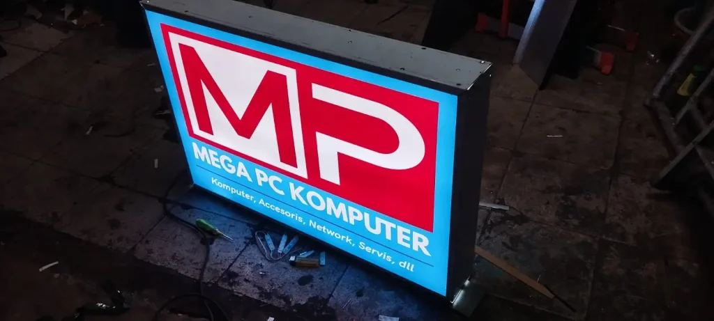 contoh papan reklame toko